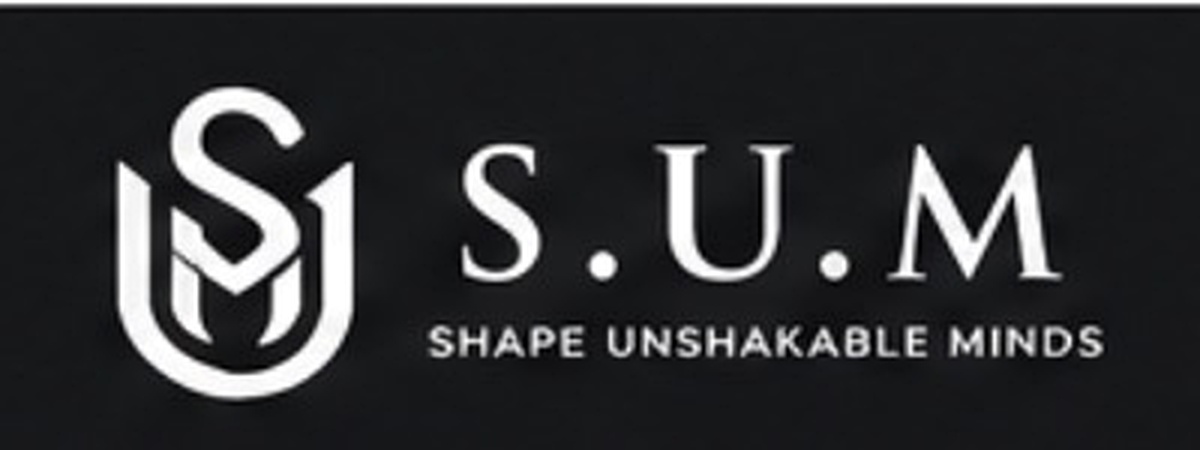 Logo S.U.M ngang nền tối